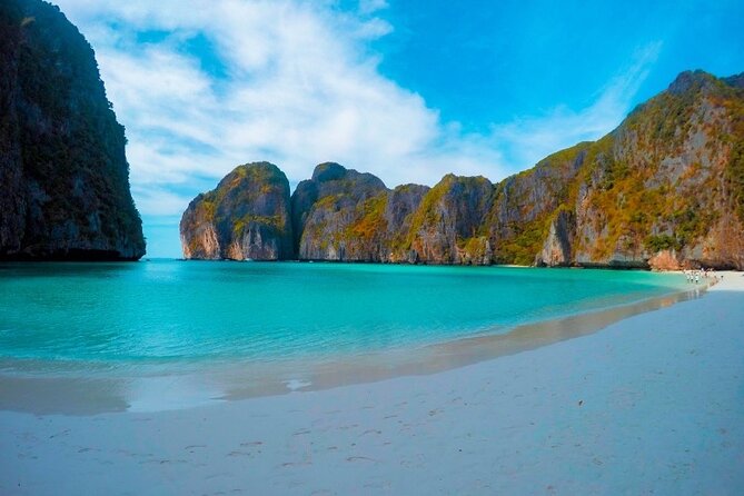 Phi Phi Islands Adventure Day Trip w/ Seaview Lunch by V. Marine - Phi Phi Don lunch comes with a private resort setting