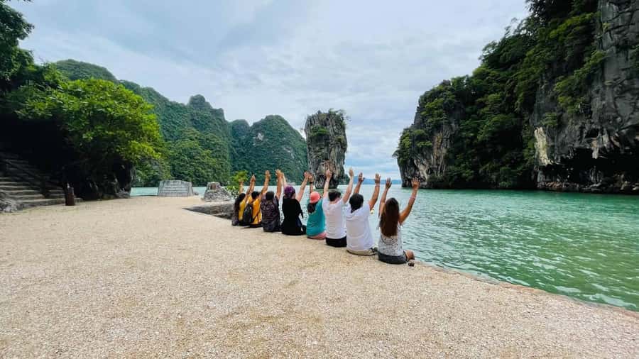 Phuket: Day Trip To Phi Phi, Maya and James Bond Islands - One boat, many famous islands