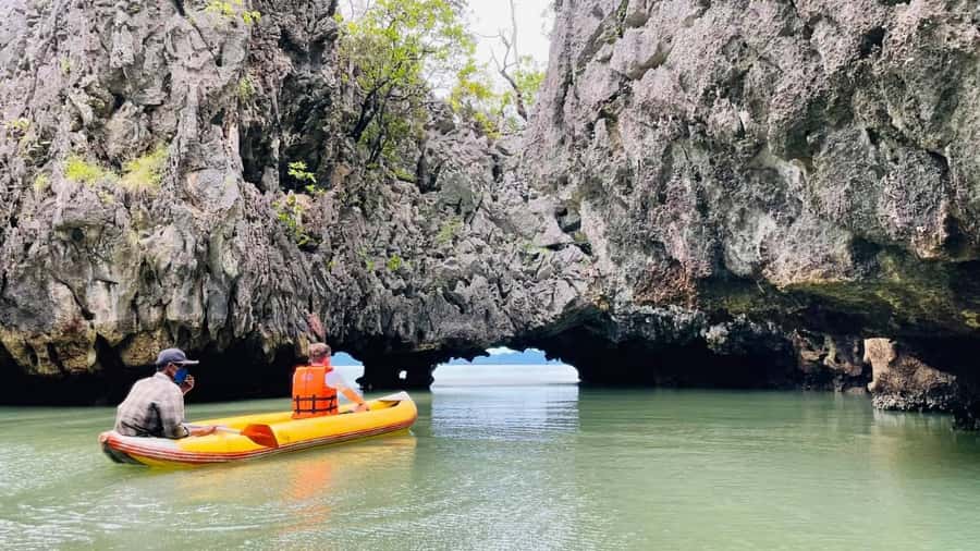 Phuket: Day Trip To Phi Phi, Maya and James Bond Islands - Lunch at Panyi Island