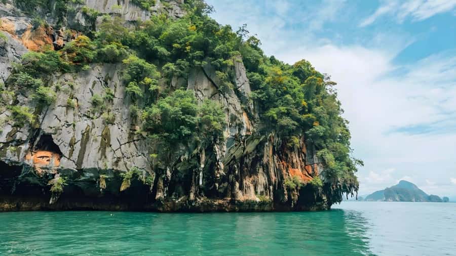 Phuket: James Bond Island Day Trip by Speed Boat with Lunch - Lunch in Panyee’s stilt village