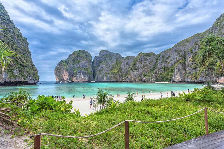 Phuket: Maya Bay, Phi Phi, Green, and Khai Islands Day Trip - Maya Bay, Loh Samah Bay, and the famous Phi Phi scenery
