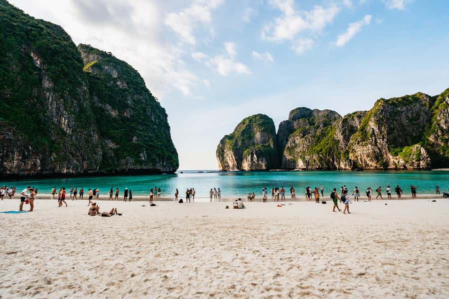 Phuket: Phi Phi Islands Day-Trip by Speed Catamaran - Maiton Island and the sunset return