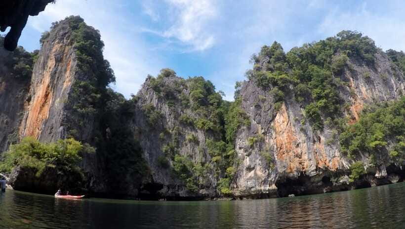 Phuket: Phi Phi & James Bond Island Combo Day Tour w/Lunch - Lunch, snorkeling, and free time on Ko Phi Phi Don