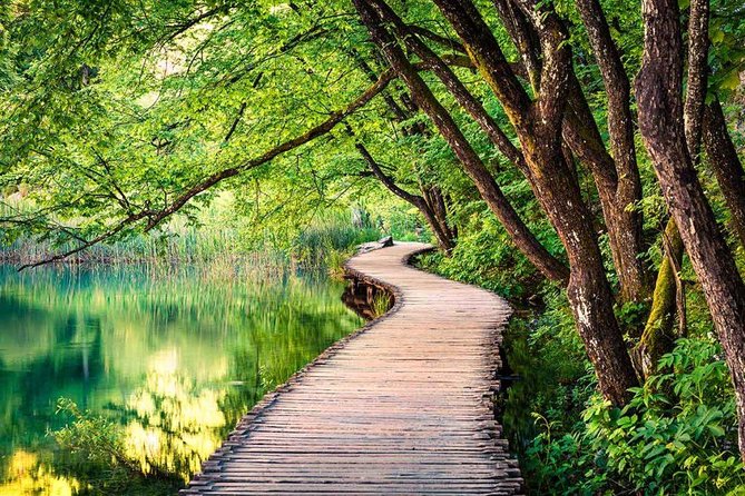 Plitvice Lakes National Park: Day Trip from Omiš - Finding Veliki Slap