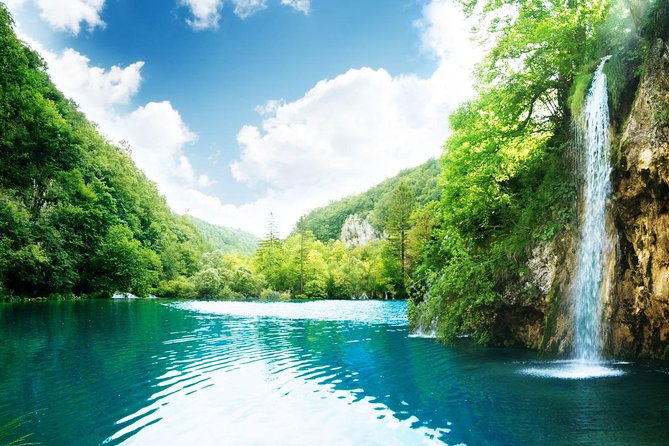 Plitvice Lakes National Park: Day Trip from Omiš - Weather, crowds, and what to pack