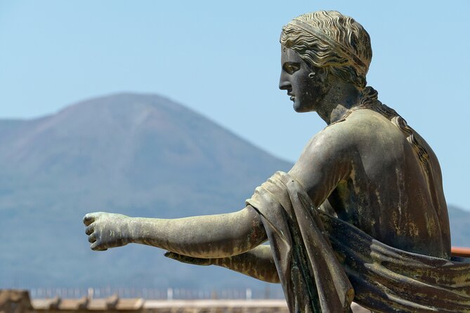 Pompeii and Mount Vesuvius Day Trip from Rome with Pizza Lunch - Guides, group rhythm, and the return to Rome