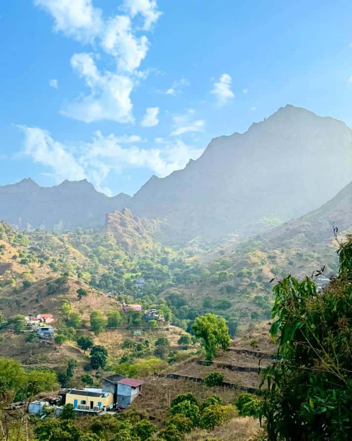 Praia: Day trip by minibus for cruise passengers - Assomada market life and the island’s commercial center