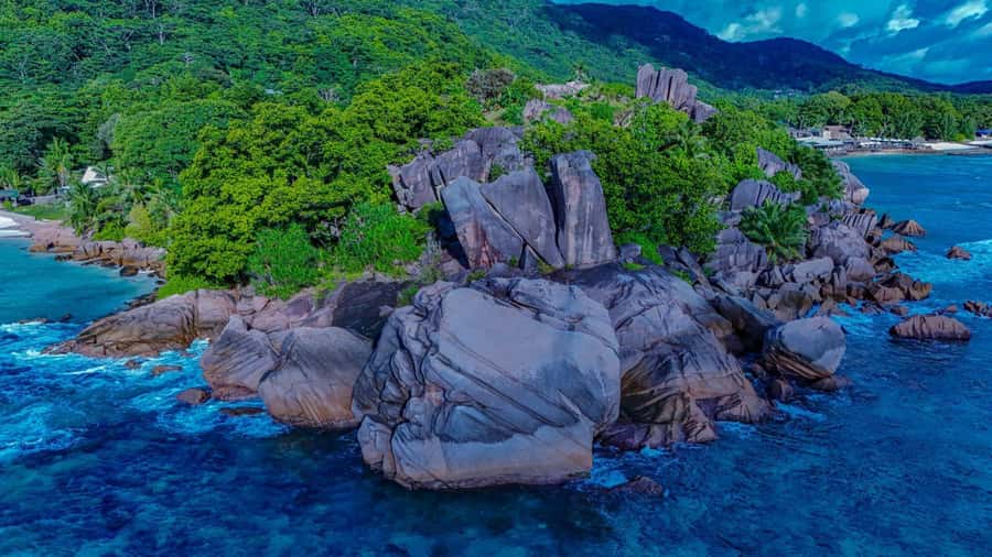 Praslin: Curieuse & St Pierre Island Day Trip with Barbecue - Who should book this experience