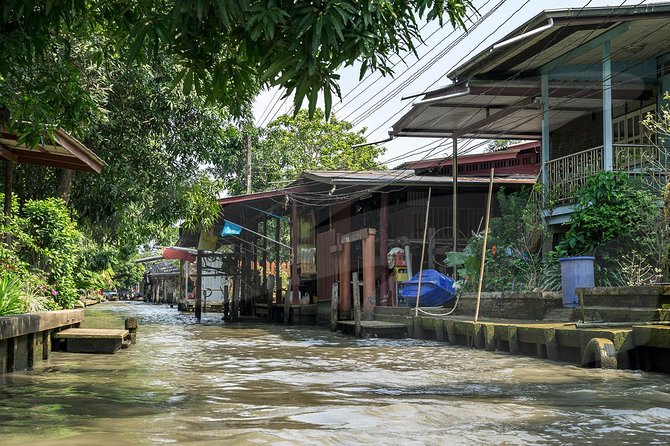 Private Tour: Floating Markets of Damnoen Saduak Cruise Day Trip from Bangkok - The coconut sugar stop is small but worthwhile