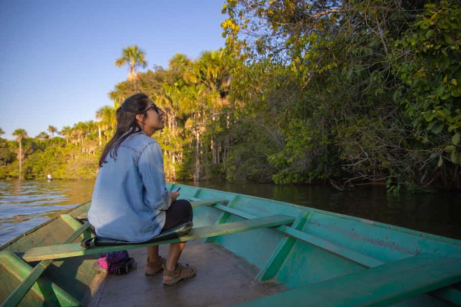 Puerto Maldonado: Sandoval Lake Full-Day Trip with Canoeing - Guide language and group size
