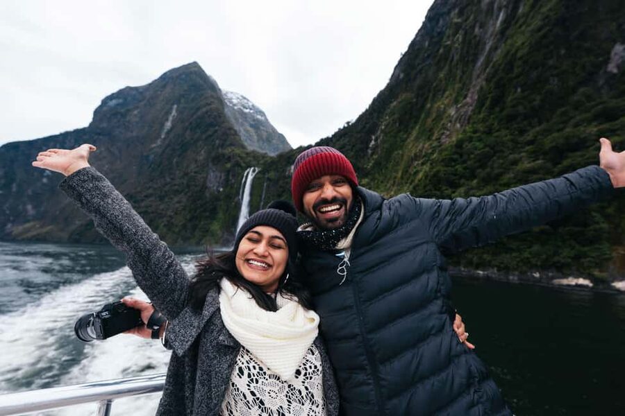 Queenstown: Milford Sound Coach & Cruise Full-Day Trip - How the guides shape the day