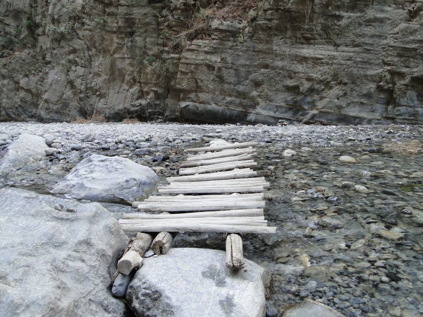 Samariá Gorge Hike: Day Excursion from Chania - The 18-kilometer walk through the gorge