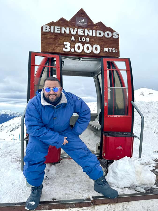 Santiago: Valle Nevado Ski Day Trip with Hotel Transfers - Rental gear and the 40 curves to Farellones