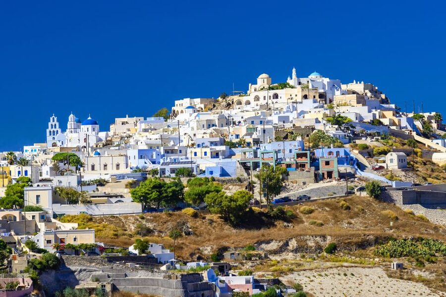 Santorini: Island Highlights Guided Day Trip with Oia Sunset - Why this bus tour makes sense on Santorini