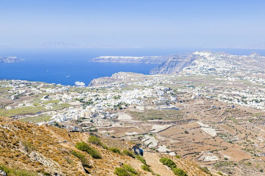 Santorini: Top Sights Day Trip, Wine Tasting, & Oia Sunset - Perissa Beach and a useful lunch break