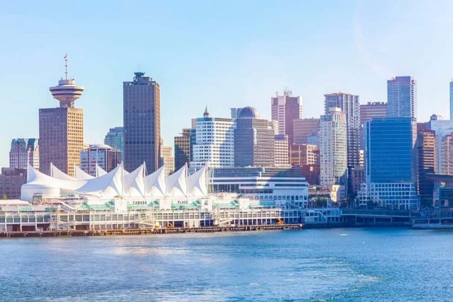Seattle: Guided Day Trip to Vancouver - Stanley Park: one hour among trees and water