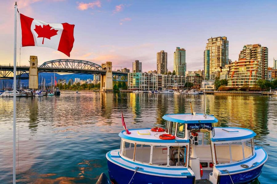 Seattle: Guided Day Trip to Vancouver - Pickup in Seattle and the ride north
