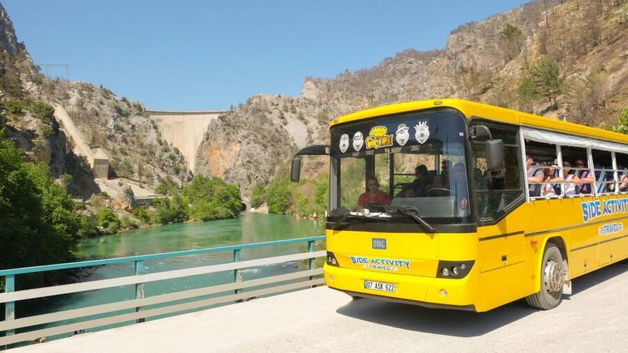 Side: Cabrio Bus and Boat Day Trip at the Green Lake - The mosque and a look at local life