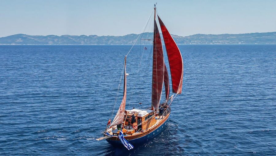 Skiathos: Wooden Sailboat Full- or Half-Day Trip with Meal - What lunch and drinks really include