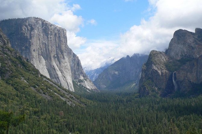 Small Group Yosemite and Giant Sequoias Day Trip from San Francisco - Tunnel View: Yosemite’s grand introduction