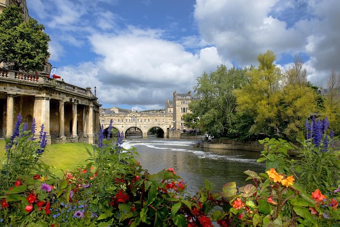 Stonehenge and Bath Day Trip from London with Optional Roman Baths Visit - Bath: Roman foundations and Georgian style