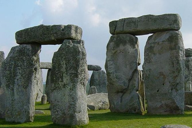 Stonehenge Shuttle Bus from London with Optional Fish & Chips - Using the Audio Guide Without a Tour Leader