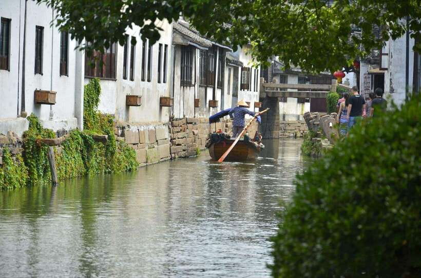 Suzhou Private Guided Day Trip from Shanghai by Bullet Train - What the guides add to the experience