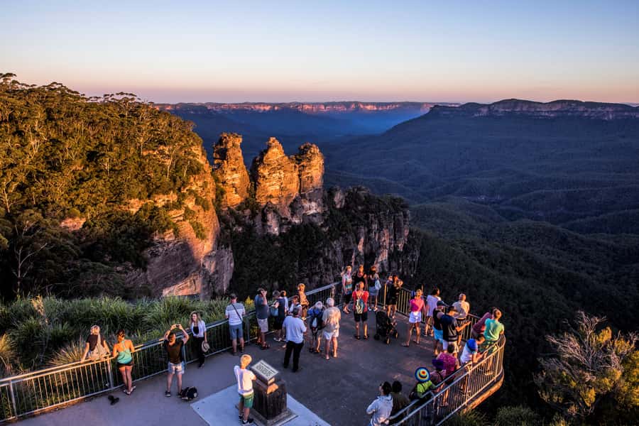 Sydney: Waterfall Bushwalk and Blue Mountain Sunset Day Trip - Guides make the long day easier