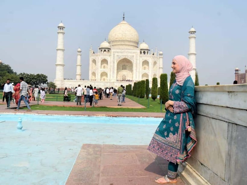 Taj Mahal & Agra Fort Private Tour with Lunch & Pickup - Lunch, local stops, and the shopping question