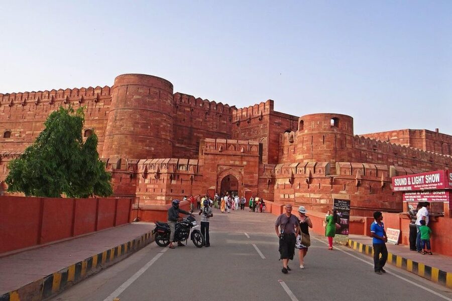 Taj Mahal & Agra Fort Private Tour with Lunch & Pickup - The private car and long-distance logistics