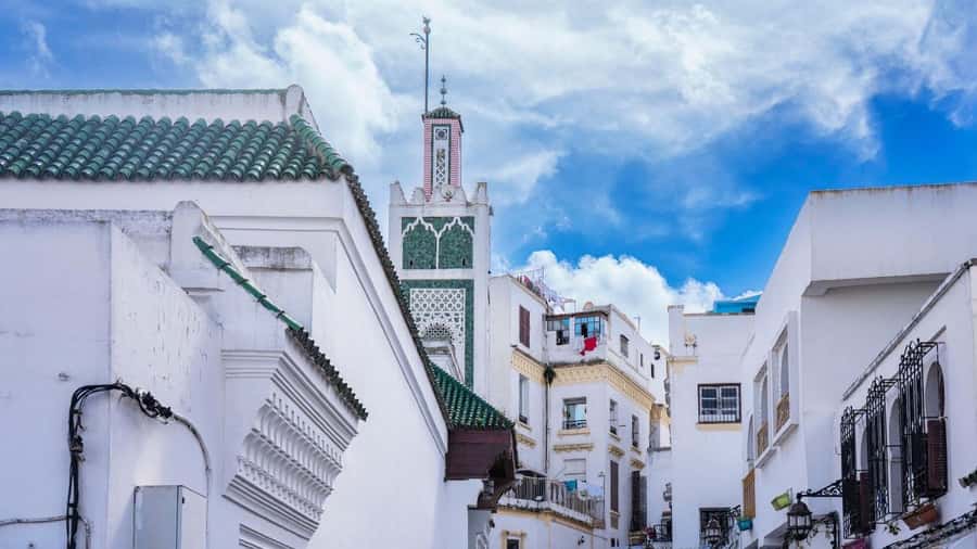 Tarifa: Day trip to Tangier by ferry with lunch and tour guide - Moroccan lunch at a typical restaurant