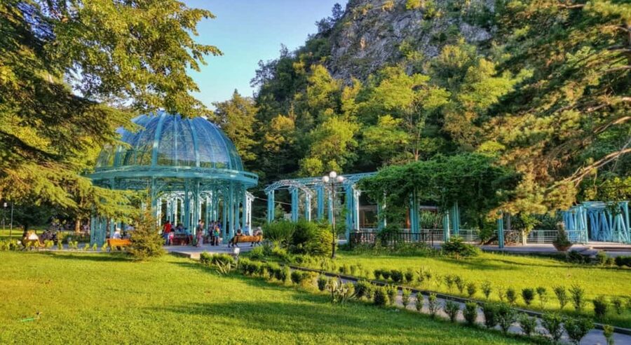 Tbilisi: Vardzia, Khertvisi, Rabati & Borjomi Day Trip - What the guide adds to the day