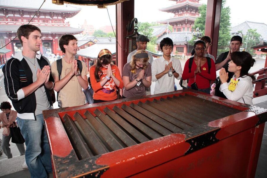 Tokyo: A Half-Day Trip Bus Tour in the Morning - Bus comfort, timing, and meeting points