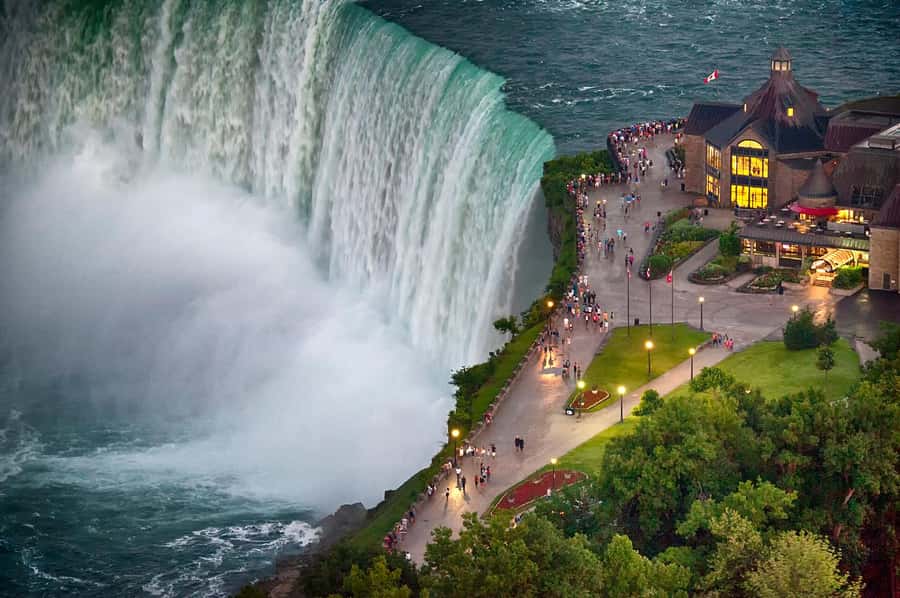 Toronto: Small-Group Niagara Falls Day Trip - Choosing the boat or a seasonal alternative