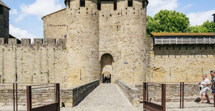 Toulouse: Carcassonne Day Trip by Coach with Audioguide - Château Comtal and the fortress walls