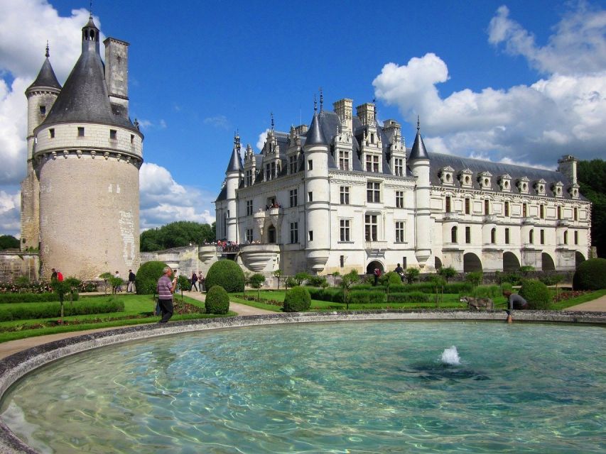 Tours/Amboise: Chambord, Chenonceau Day Trip & Wine Tasting - The guides are a major part of the value