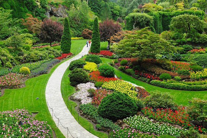 Victoria and Butchart Gardens Day Trip from Vancouver - Guides, group size, and the pace