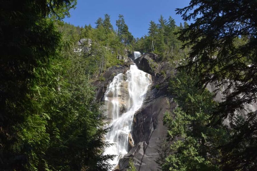 Whistler, Sea to Sky Gondola, and Shannon Falls Day Trip - What the guide adds to a long day
