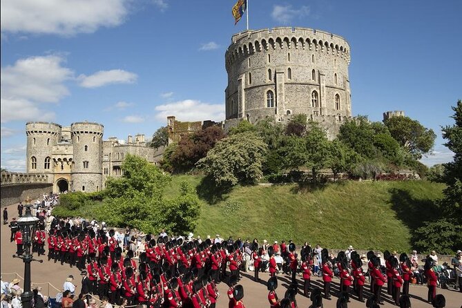 Windsor Castle, Stonehenge, and Oxford Day Trip from London - Windsor Castle and the limits of 90 minutes