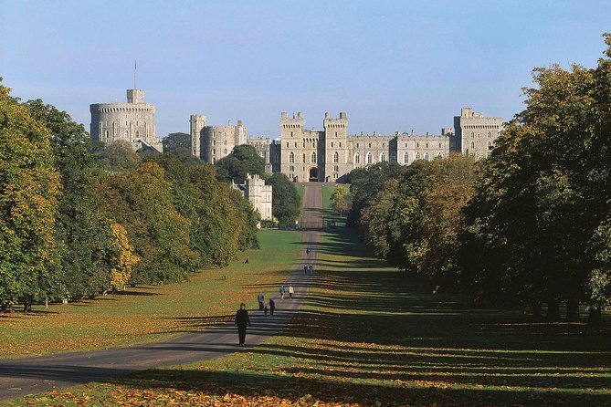 Windsor, Stonehenge and Bath Day Trip from London Spanish - The coach time is part of the experience